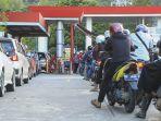09102019antrean-bbm-premium-solar-di-spbu-batam.jpg
