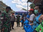 10042020kkp-bagikan-sembako.jpg