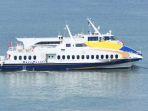 11042023kapal-fery-ke-singapura.jpg