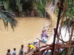14-9-2020-jembatan-kayu-putus-roboh.jpg