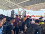 16042023penumpang-di-Pelabuhan-Karimun.jpg