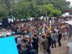 17-5-2021-warga-berkerumun-di-pantai.jpg