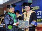 KULI Bangunan Ini Buat Ibunya Menangis Haru, Rela Kerja Kasar Untuk Raih Sarjana Pendidikan