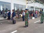 1805pengetatan-prokes-di-bandara-rsa-natuna.jpg