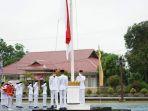 1808pengibaran-bendera-di-lingga.jpg