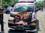 2009ambulans-kecelakaan-di-Madiun.jpg