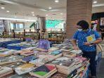 20102023obral-buku-di-Gramedia-BCS-Mall.jpg