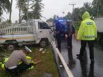 20230118-anggota-satlantas-polres-bangka-tengah-mengevakuasi-korban-laka-lantas.jpg