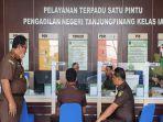 2209pelimpahan-berkas-korupsi-ke-PN-Tanjungpinang.jpg