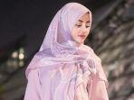 23072021_foto-tania-ayu-pakai-hijab-jadi-sorotan.jpg