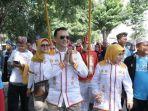 24022020_pasangan-calon-wako-dan-wawako-lampung-diarak-gerobak-sapi.jpg