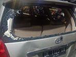 2604_mobil-dirusak.jpg