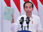 27012021_presiden-jokowi-tunjukan-sertifikat-tanah.jpg