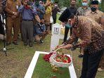 2807isdianto-ziarah-kubur-ke-makam-hm-sani.jpg