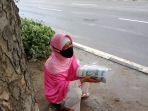 KISAH Irul, Wanita Penjual Koran di Batam Hadapi Covid-19: 'Saya Pakai Masker Karena Takut Virus'