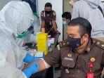 50-pegawai-di-kejari-bintan-jalani-rapid-test-corona.jpg
