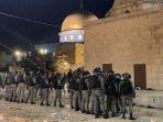 9-5-2021-israel-menyerbu-masjid-di-al-aqsa.jpg