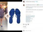 Amanda-Manopo-kenakan-sandal-berwarna-biru-dari-brand-Hermes.jpg