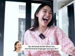 Amanda-Manopo-saat-bermain-QnA-dengan-seorang-wanita.jpg