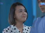 Amanda-Manopo-saat-membantu-Arya-Saloka-berjalan.jpg