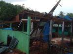 Angin-puting-beliung-di-Karimun-kembali-rusak-rumah-warga-cdsklvhnd.jpg