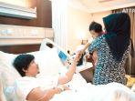 Atta-Halilintar-dan-Ameena-saling-berpegangan-tangan-saat-akan-pisah-lagi.jpg
