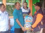 BPBD-Lingga-berikan-bantuan-rumah-warga-terbakar-Desa-Penuba.jpg