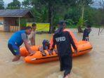 BPBD-Lingga-evakuasi-warga-melewati-banjir-di-Daik.jpg<pf>Banjir-di-Daik-Lingga-Kepri-akibat-hujan-deras.jpg<pf>Rumah-warga-Daik-Lingga-Kepri-terendam-banjir.jpg