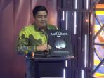 Bupati-Bintan-terima-penghargaan-Tribun-Batam-Awards-2025.jpg