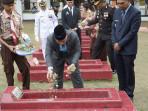 Bupati-Lingga-Tabur-bunga-hari-pahlawan-2025.jpg