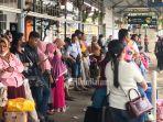 Calon-penumpang-di-ruang-tunggu-Pelabuhan-Telaga-Punggur-Batam.jpg