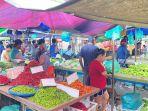 Dagangan-sembako-di-Pasar-Tos-3000.jpg