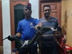 Damkar-Lingga-Evakuasi-biawak-masuk-rumah-Syafwan-warga-Dabo-Singkep.jpg