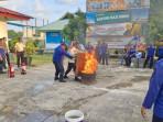 Damkar-Lingga-beri-sosialisasi-pencegahan-kebakaran-ke-pegawai-Bank.jpg