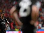 Danilo-tampak-kecewa-setelah-Juventus-kalah-3-4-dari-Benfica.jpg