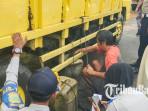 Dishub-dan-Polres-Lingga-tertibkan-truk-angkut-bbm.jpg