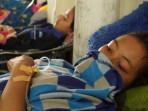 Evakuasi Dramatis 68 Siswa Keracunan MBG di Banjar, di Tengah Hujan Lebat Kepanikan Terlihat