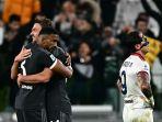 Gleison-Bremer-selebrasi-dengan-Daniele-Rugani-usai-laga-Juventus-menang-2-1-vs-Cagliari.jpg