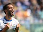 Hakan-Calhanoglu-saat-pertandingan-Inter-Milan-vs-Sampdoria-di-Genoa.jpg
