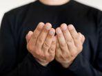 Ilustrasi-baca-doa-dengan-mengangkat-kedua-tangan.jpg