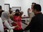 Jaksa-giring-tersangka-LY-mantan-Direktur-PT-Bias-Delta-dalam-kasus-dugaan-korupsi-PNBP.jpg