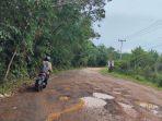 Jalan-di-Singkep-Barat-hancur-gegara-alat-berat-dua-perusahaan.jpg