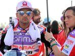 Jorge-Martin-kiri-saat-bersiap-menjelang-MotoGP-Indonesian-2023.jpg