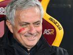 Jose-Mourinho-saat-pertandingan-AS-Roma-vs-Udinese-Minggu-26112023.jpg