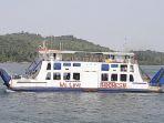 KMP-Niaga-Ferry-ll-sedang-berlayar-di-perairan-Tanjunguban-Bintan.jpg