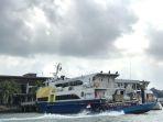 Kapal-Ferry-Sindo-berlabuh-di-ponton-Pelabuhan-Internasional-Sekupang-Batam.jpg