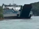 Kapal-KMP-Tri-Sakti-Adinda-yang-kandas-di-perairan-Pulau-Kasam-Punggur.jpg
