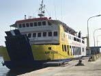 Kapal-Roro-KMP-Barau-sedang-berlabuh-di-Pelabuhan-Roro-Telaga-Punggur-Batam.jpg