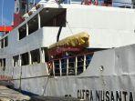 Kapal-Roro-KMP-Citra-Nusantara-saat-berlabuh-di-dermaga-Pelabuhan-Telaga-Punggur-Batam.jpg