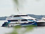 Kapal-ferry-MV-Citra-Legacy-3-tengah-standby-di-depan-Pelabuhan-Batam-Center.jpg